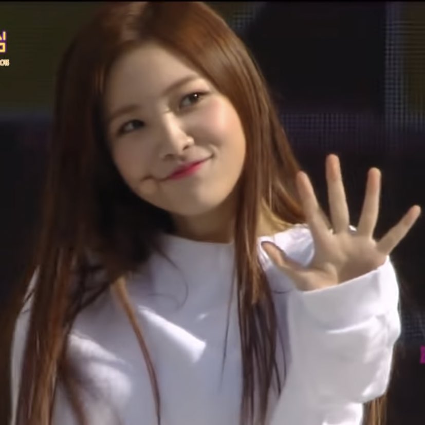 YRsquirtle's tweet photo. does it ever drive you crazy just how fast the night changes for kim yerim https://t.co/XVjxWJ3JE5