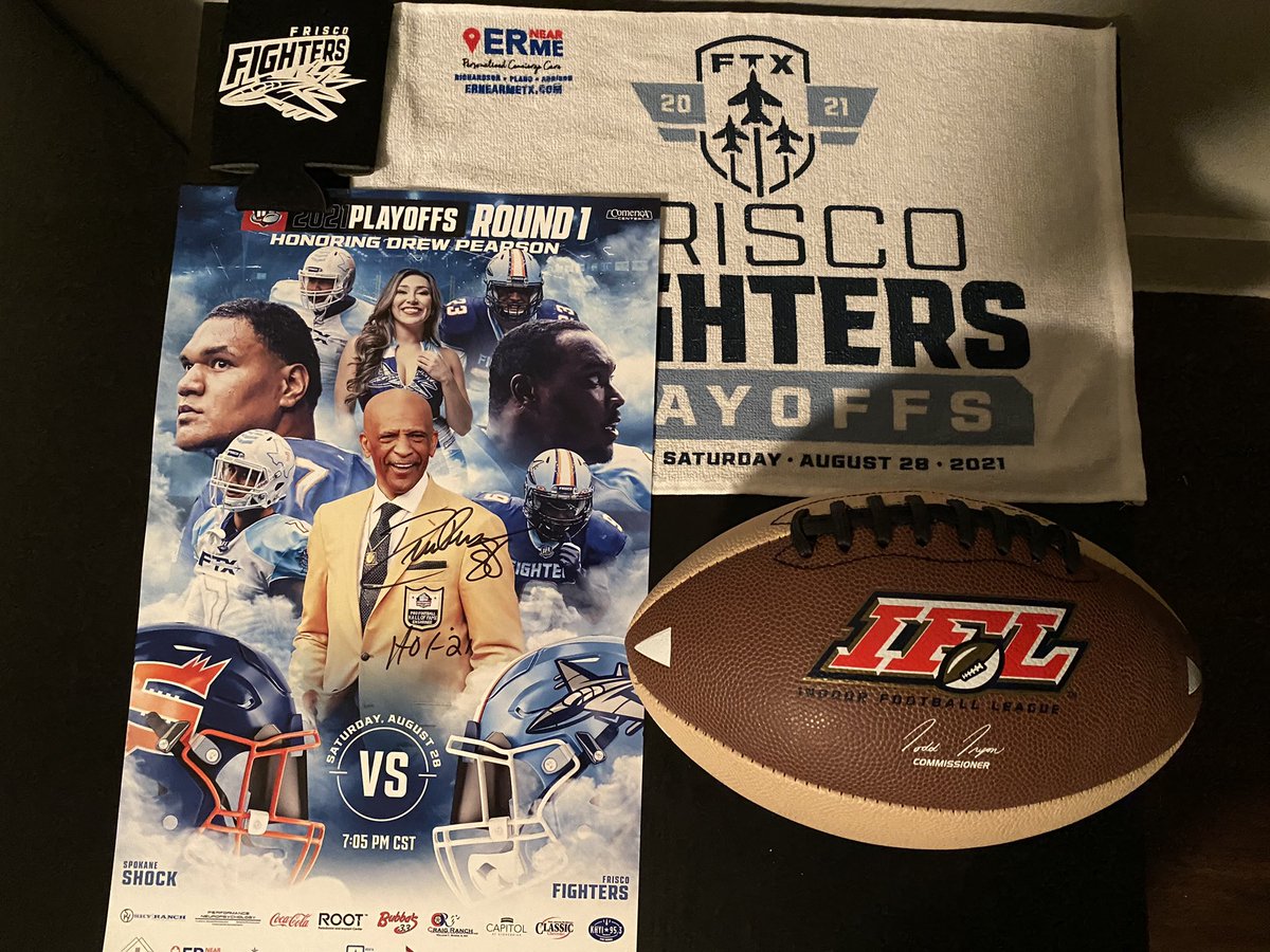 I’d say tonight was successful at the @FriscoFighters playoff game! Rally Towel, Koozie, an autograph (and picture) from/with new Hall of Famer Drew Pearson, a game ball and best of all…A WIN! https://t.co/IZhmP3dHFt