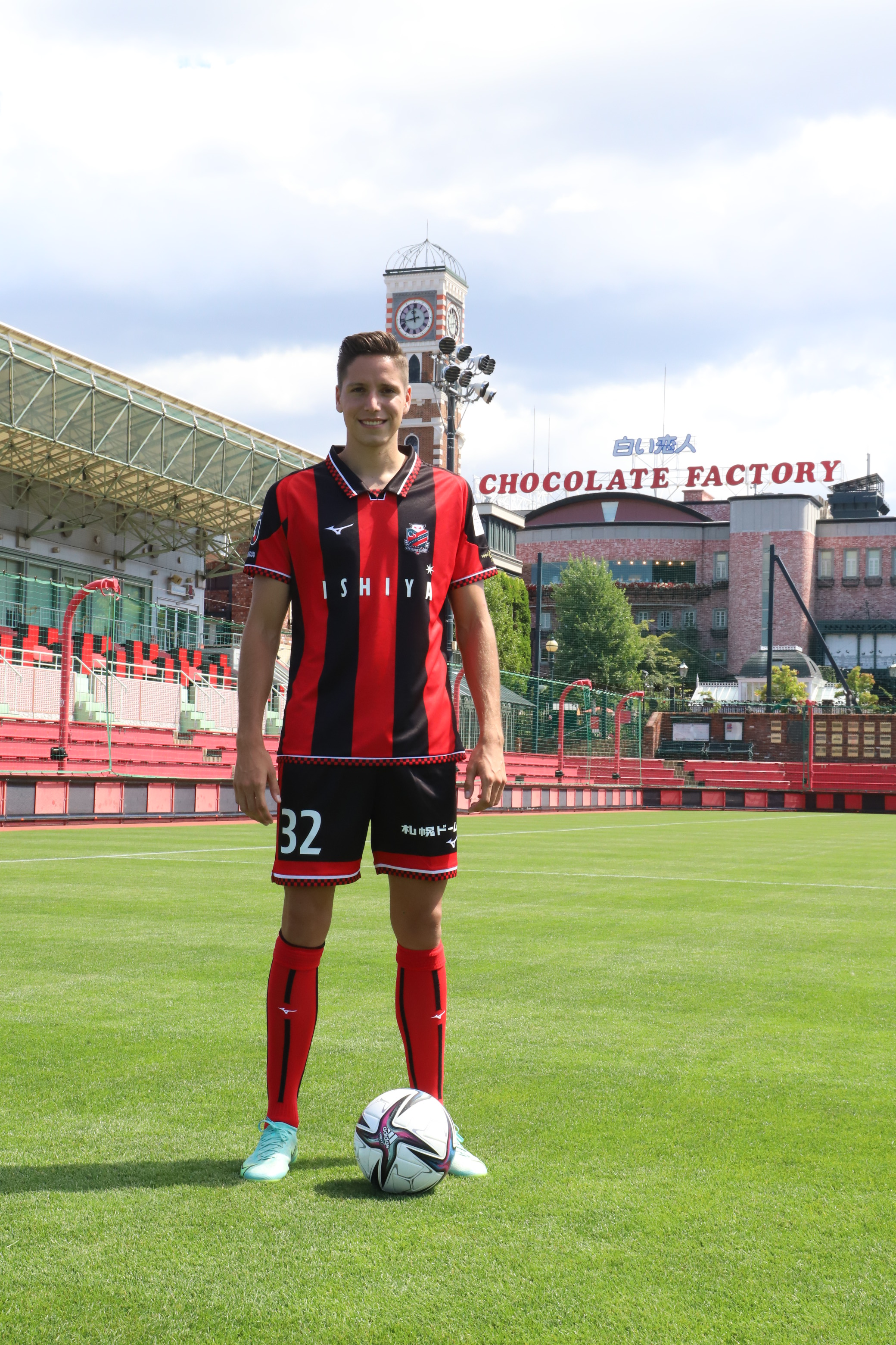 【激レア】コンサドーレ札幌　ミラン・トゥチッチ選手直筆サイン入試合球 激レア】コンサドーレ札幌 ミラン・トゥチッチ選手直筆サイン入
