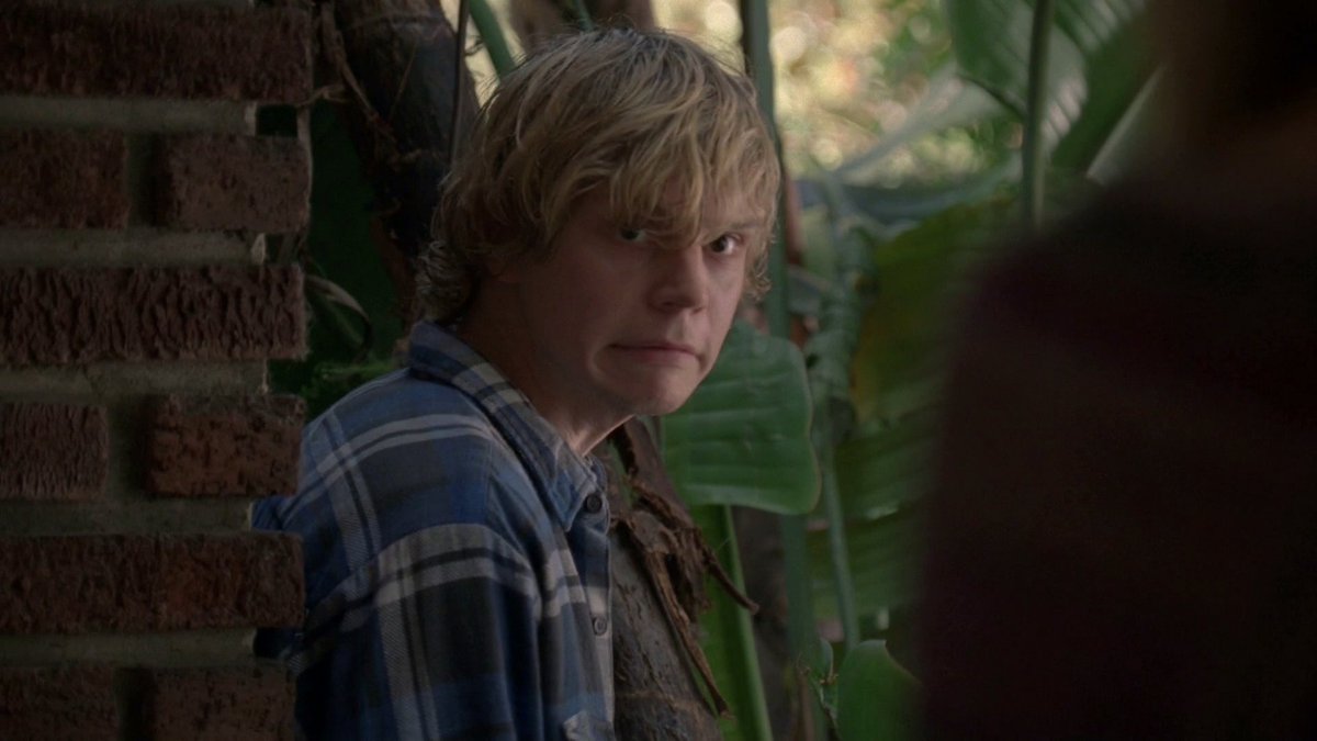 ahscenes's tweet photo. S01E03 x S07E08 | #AHS https://t.co/Z9JMtvfQ77