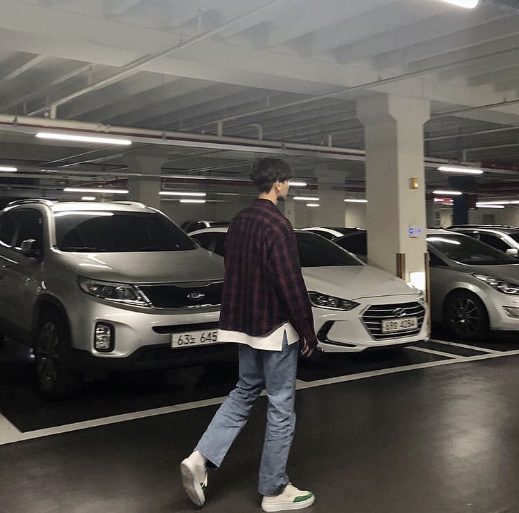 httpgap's tweet image. i'll be riding right down melrose with a thickie named rose