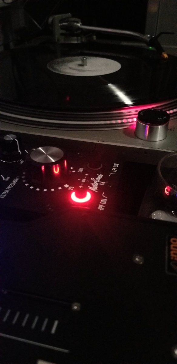 JesseoneX's tweet photo. #sodamnlush 🔥💥
#thesecretsause If ur a #HOUSEDJ  #thisisamust @mastersoundsuk #MASTERSOUNDSFX
... add a couple @technics + @Ortofon + @allen_heath #xone23C 
#housemusic #vinylrecord lasly @justinwine #done https://t.co/AFlniiDhc7