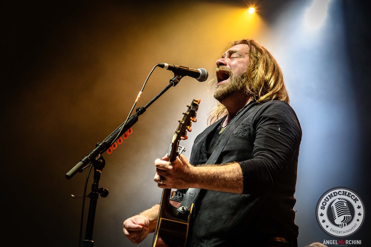 AngelMarchini's tweet image. Newfoundland's own @alanthomasdoyle live at the @budweiserstage in #Toronto Shot for @SoundCheckBlg #Alandoyle #BudweiserBackToLive #Welovelive