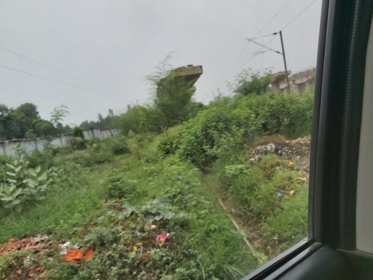 johri2007's tweet photo. It took 22 years to built Taj Mahal
This katra over bridge is giving serious competition to that timeline
Waiting for its commencement since eternity and hope to see that in this lifetime
#UPCM #YogiAdityanath #PMOIndia #upstatebridge #IndianRailways https://t.co/GBEjYujEOH