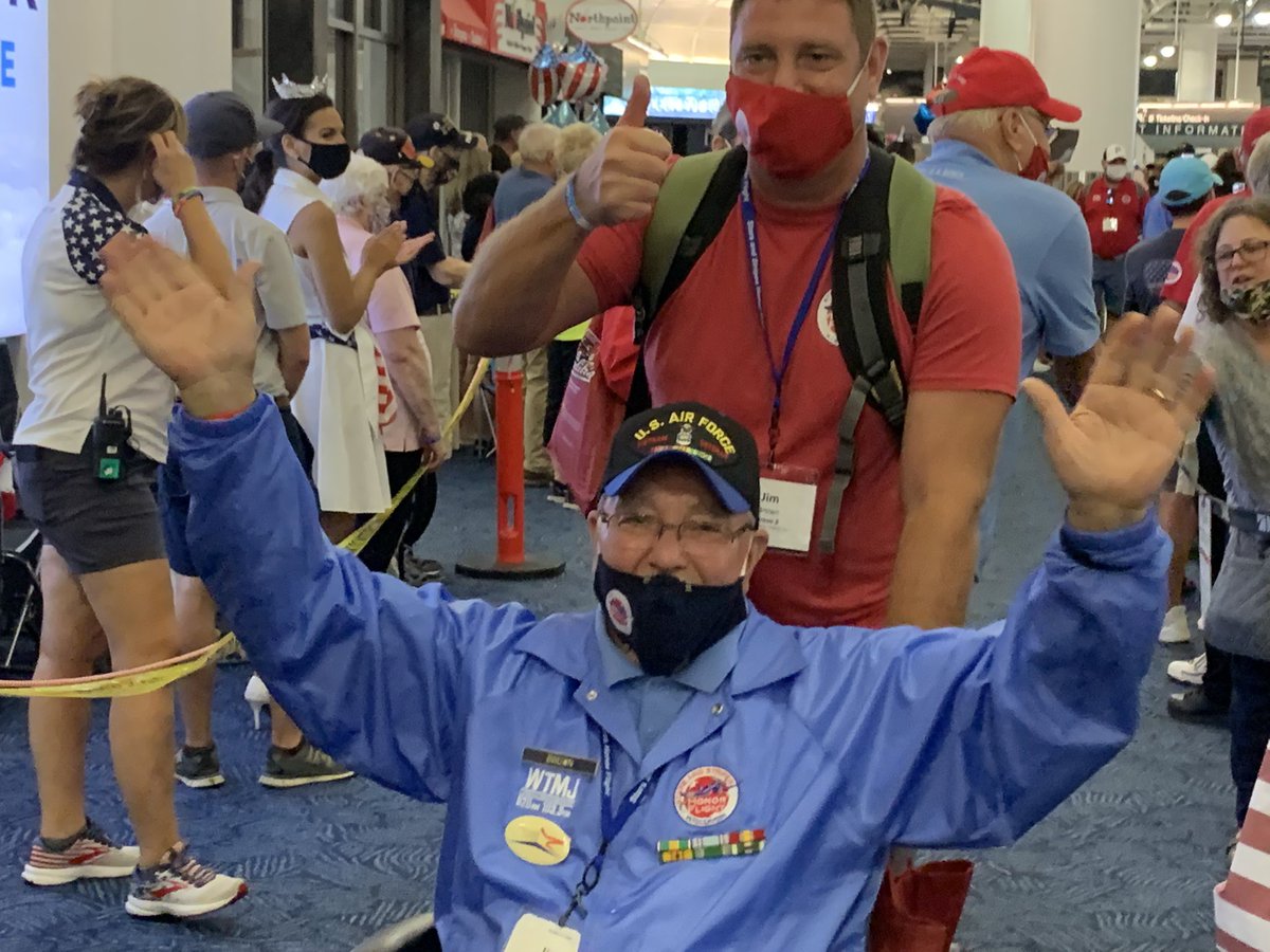SSHonorFlight's tweet photo. An incredible and emotional Stars and Stripes Honor Flight Homecoming. #Mission57 #Everydayisabonus https://t.co/B0ZLlDh9OX