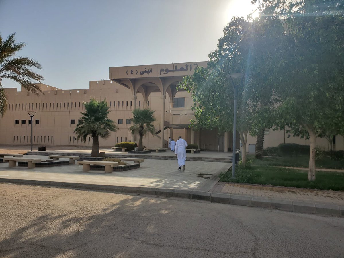 CSCIENCE_KSU's tweet photo. تهنئكم #كلية_العلوم ببدء العام الدراسي الجديد ١٤٤٣ هـ و ترجو  لكم عاما دراسيا حافلا بالجد والتميز والنجاح . https://t.co/L5z6Ardcvi