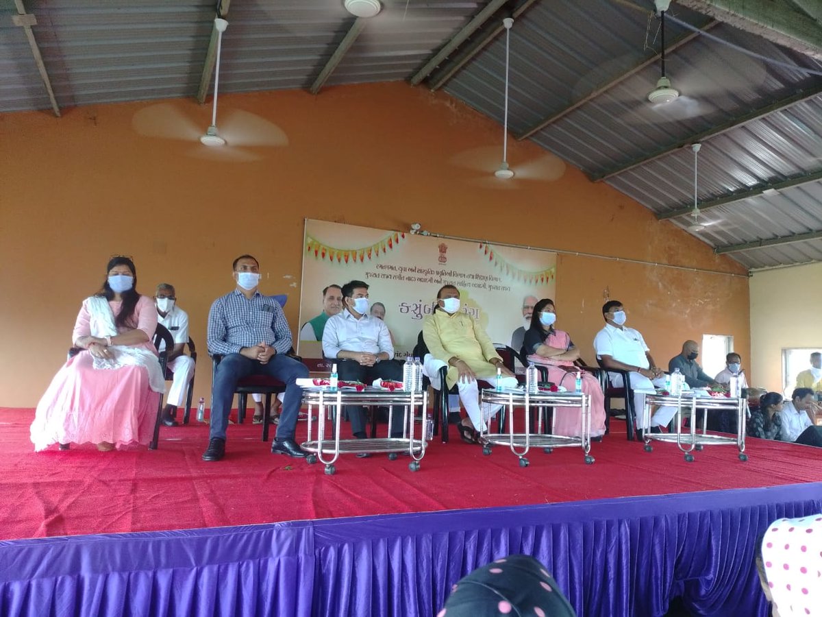 ShankarbhaiBJP's tweet photo. દાહોદ ની નવજીવન આર્ટસ એન્ડ સાયન્સ કોલેજ ખાતે દાહોદ જિલ્લાના લોકલાડીલા સાંસદ શ્રી @jsbhabhor સાહેબના અધ્યક્ષસ્થાન માં રાષ્ટ્રીય શાયર શ્રી ઝવેરચંદ મેઘાણીની ૧૨૫ મી જન્મજયંતી નિમિત્તે "કસુંબીનો રંગ ઉત્સવ" સાંસ્કૃતિક કાર્યક્રમ યો��ી ભાવાંજલિ આપવામાં આવી... https://t.co/7SXJOdirqj