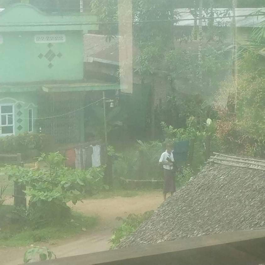 spring21MM's tweet photo. At least 4 women including 18 &amp; 20 yrs old two girls were Abducted by Military Terrorists in plain clothes for no apparent reason at a road of #Sitpye village, #Launglone Tsp, Tanintharyi Region at 9:30 am on Aug 29.
-Besides, they also raided a house from the village.
#Aug29Coup https://t.co/NuEQoImwMO