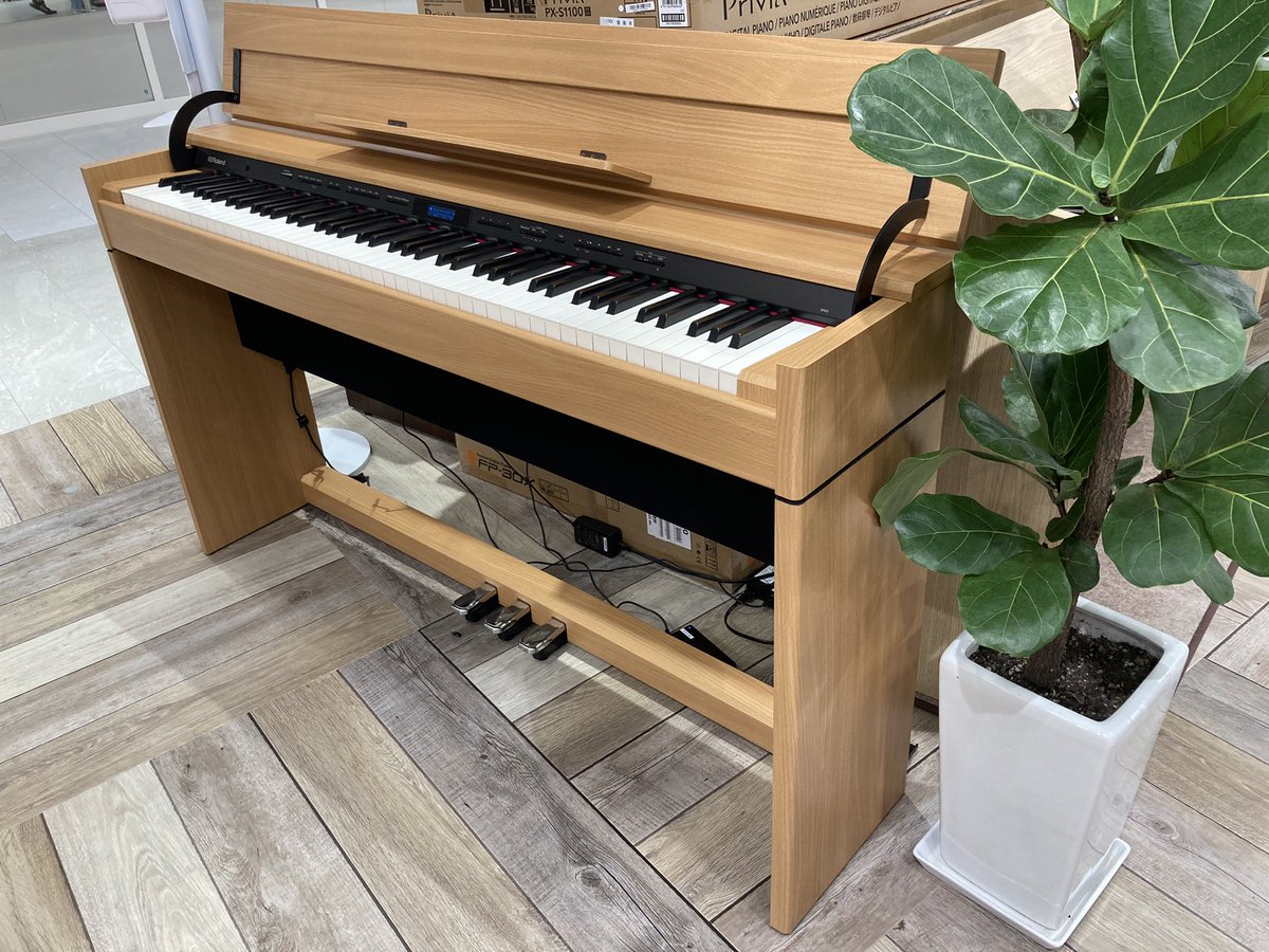 pianocloud_haku's tweet photo. #PianoCloud白山
PianoCloud白山に、新しい電子ピアノが入荷しました♪
その名もRolandの「DP603」です‼︎
スタッフ一同驚きのインテリア性、タッチ感、スピーカー‼︎
みなさんもぜひ、イオンモール白山のPianoCloudでこの電子ピアノの良さを体感してみて下さい✨
#Roland #DP603 #mpcstore https://t.co/OOLn5MR9gZ