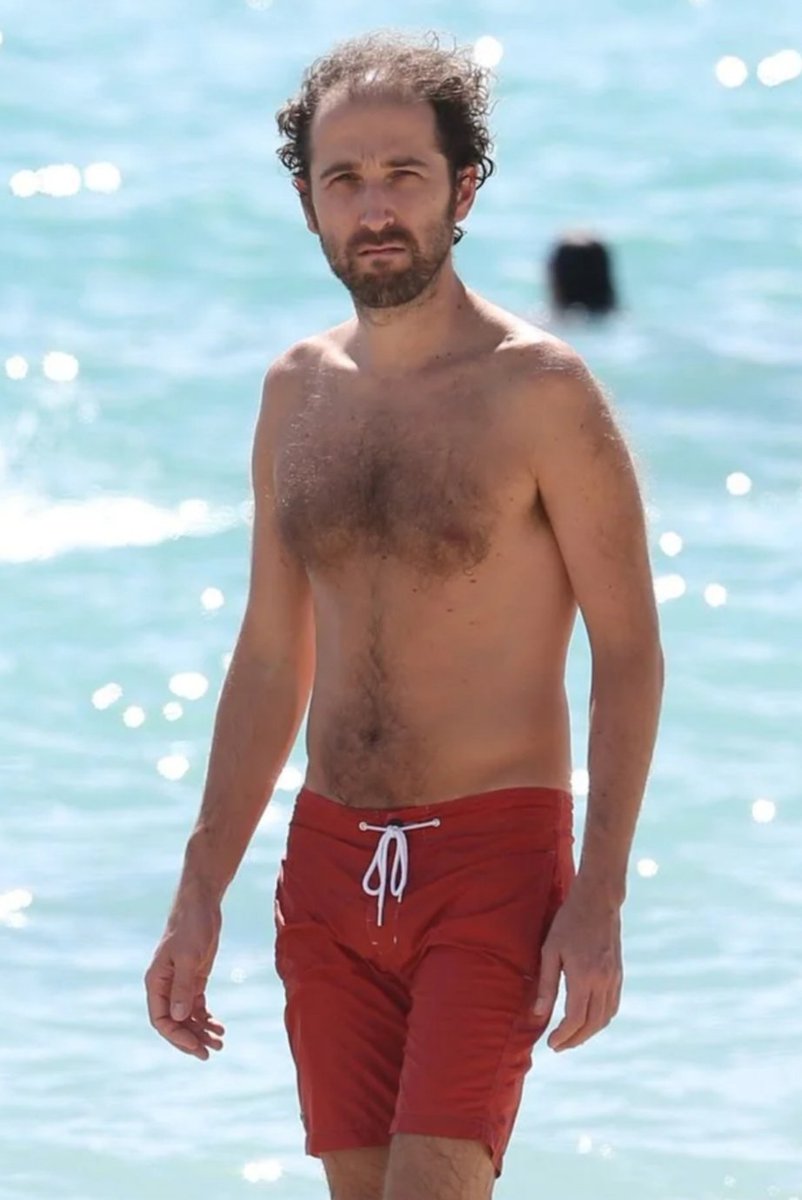 VHuizinga's tweet image. Killin' your darlings. 

Dan ga je 's ff kijke wie nou die twee mystery #AroundTheWorldAroundTheWorld gasten van #DaftPunk zijn. Krijg je dit.

*ZUCHT* hattikut nou maar niet opgezocht...