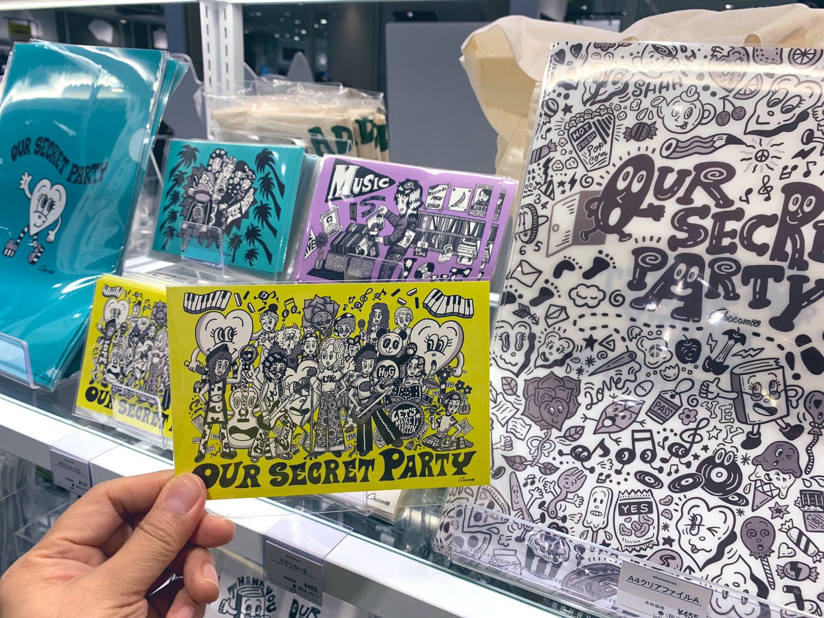 LOFT_KYOTO's tweet image. ＼開催中！／
京都出身のイラストレーター「Chocomoo(チョコムー)」さんのグッズが大集合✨

『Welcome cafe by. Chocomoo』
🔸会期:〜9/12(日)
※最終日は午後6時閉場
🔸会場:4階バラエティ雑貨売場

ポップで独創的、モノトーンで描かれたアイテムがステキ😉💕

詳しくは👉 loft.co.jp/shop_list/info…