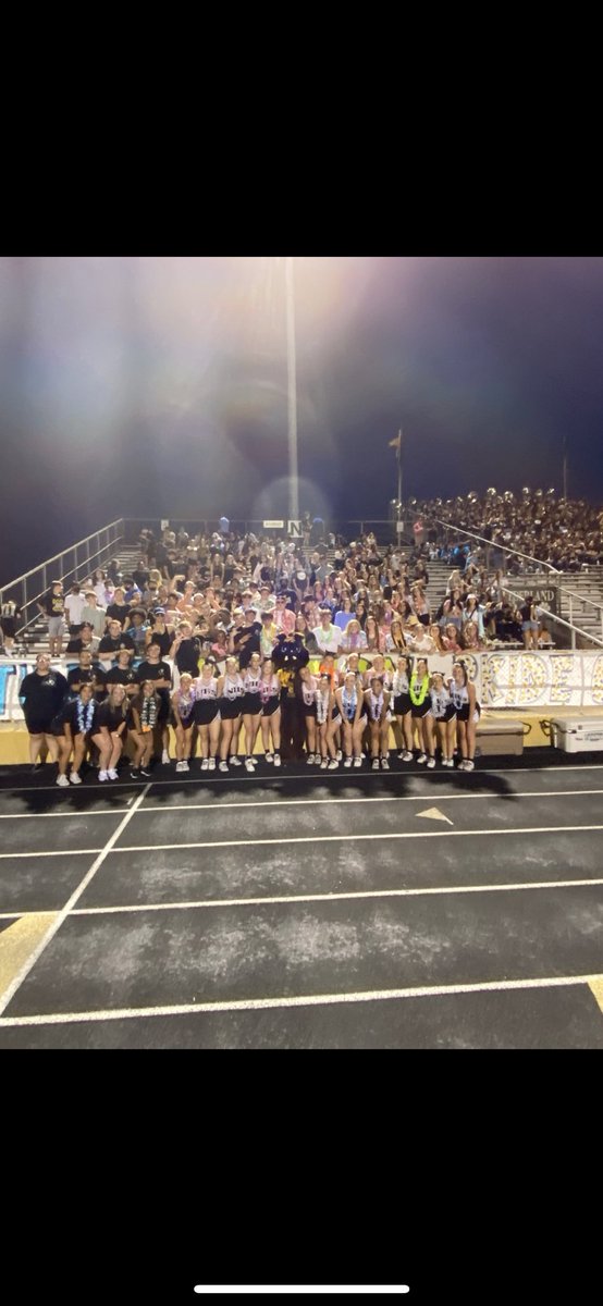 NHSCheer19_20's tweet photo. SO THANKFUL FOR OUR STUDENT SECTION!!!! #hawaiinight https://t.co/FjW6oK3eMZ
