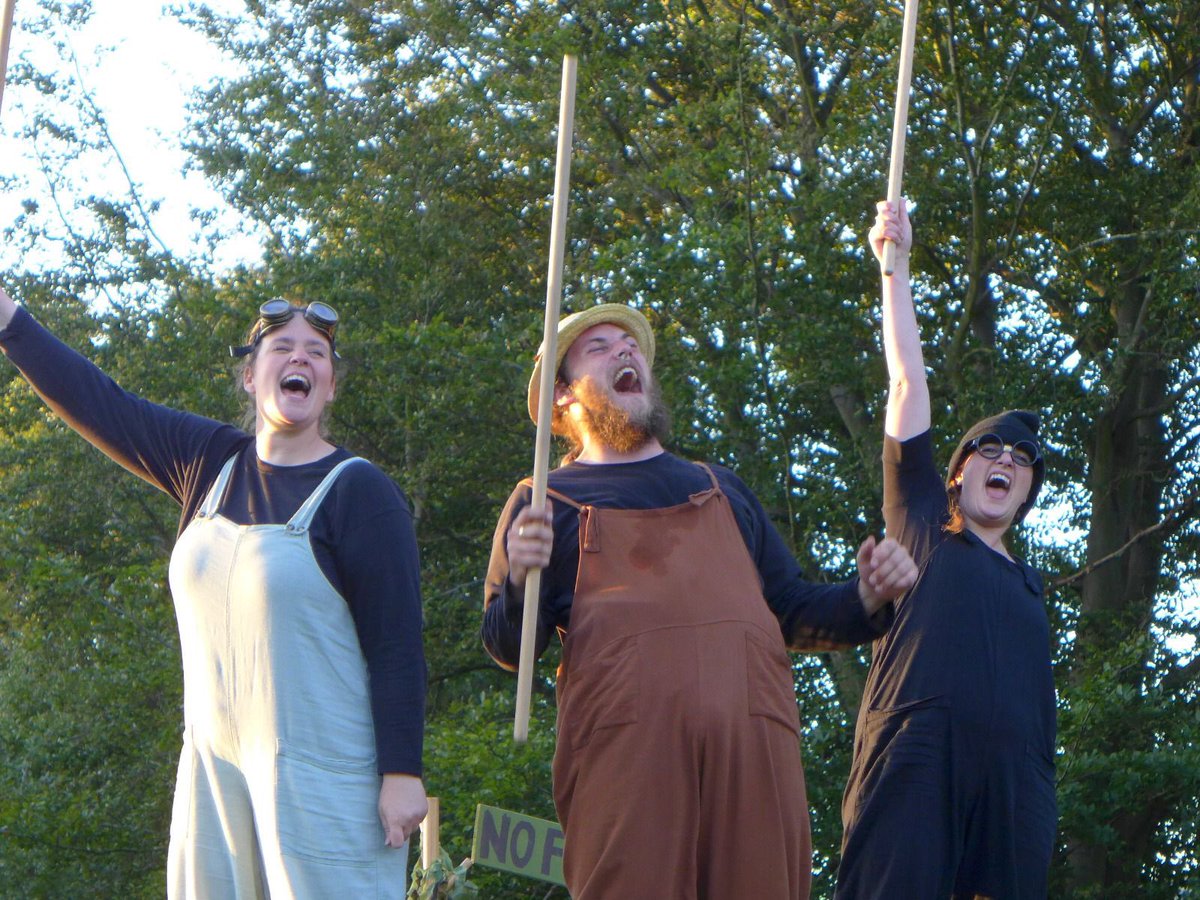 edferrow's tweet image. The Wind in the Willows by @ThePantaloons is so beautiful! Great ensemble piece by @emilybeachuk @TimPhelps_ and @al3xr1vers
A perfect blend of cosy vibes, anarchic comedy and that trademark Pantaloons thing of making you feel like one of the gang. Thx @timpardoe for the photo!