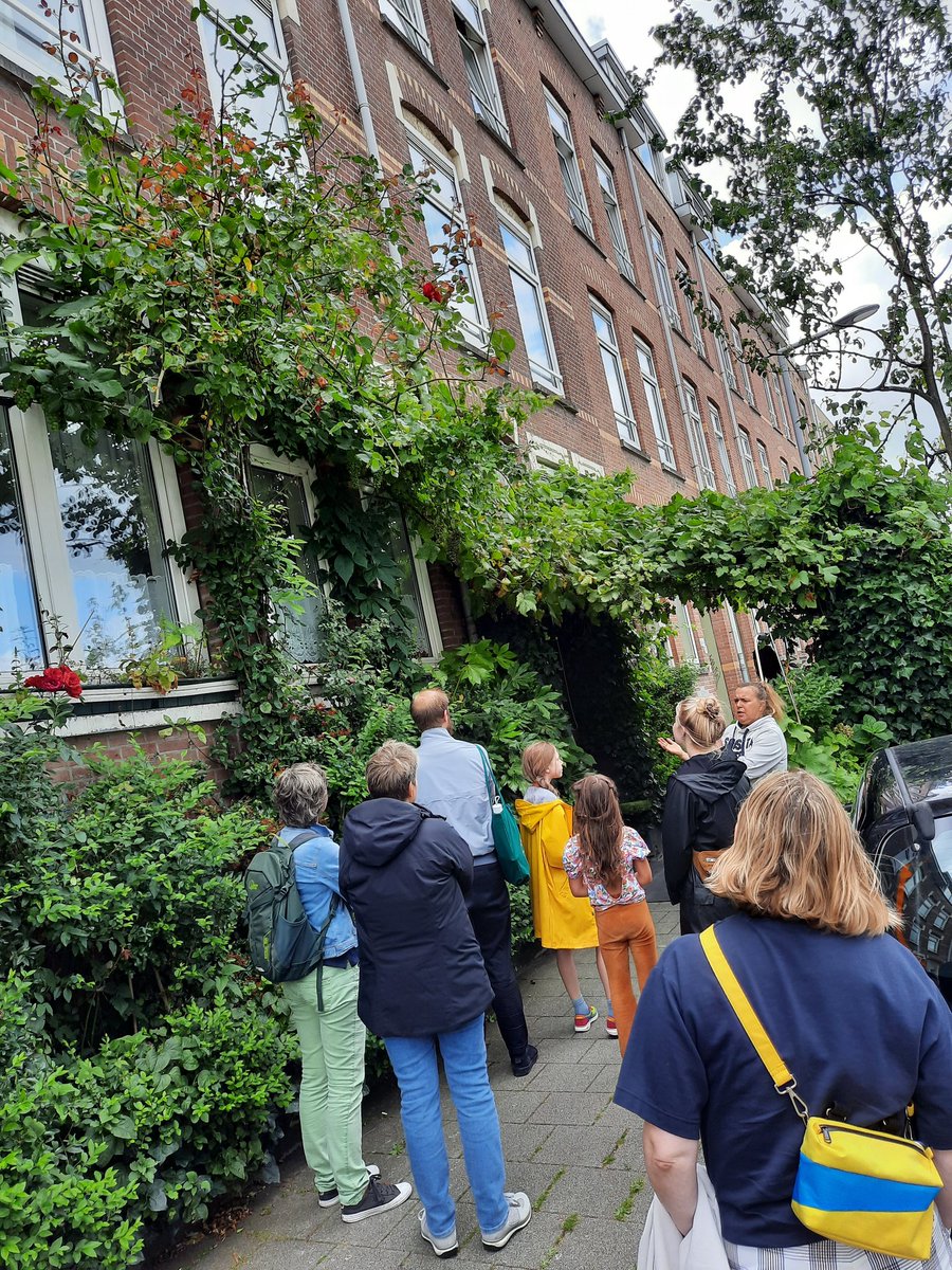 michielminded's tweet image. Mooi optreden van @timknol gisteren bij @PdeBoemBoem en daarna fietsen langs de mooie groene projecten in Noord over o.a. GroenNoord, Schepenstraat en Stadskwekerij De Kas. En nieuw minivoedselbossie dat gisteren is gemaak. #noord010 #parfumdegroengroen #biodiversiteit