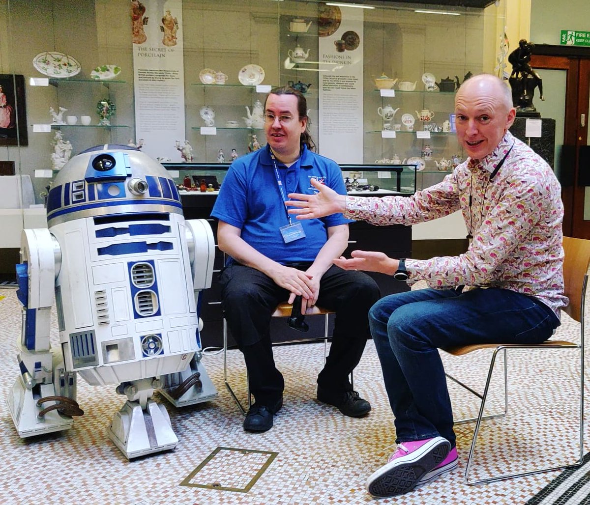 teknoteacher's tweet photo. One of the true stars of #MakePrest was @DJPoulson's #R2D2. Even knowing it was attending, did not dull the surprise of actually seeing it 'in the flesh' - a terrific crowd stopper. So funny watching it cruise back to Preston Bus Station afterwards. 😆 https://t.co/MHlDiuK8eW