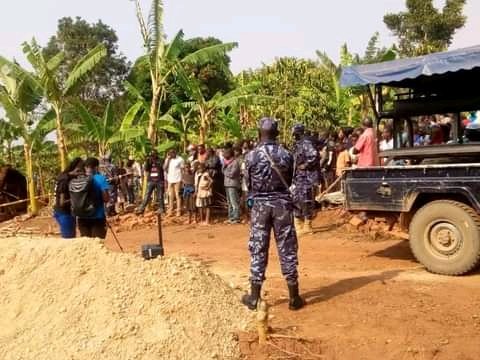 DanelaMolin's tweet photo. Greater Masaka killings doesn't nd a deep investigations because thy r politically motivated,
The rizon y thy r eliminating old pipo ts bcoz most of dem support M7.
#NBSTELEVISION
#BBSTERIFANIYA
#BUKEDDETV
#UGANDAPOLICEFORCE https://t.co/G3QNoYQx3k