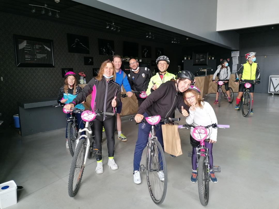 Ronyol51's tweet photo. Organisation au top @velotour dans @VilledeReims La ville de Reims autrement avec ses lieux emblématiques #champagneparcauto #palaisdutau #hallesduboulingrin #champagneruinart #lyceeclemenceau #museeauto #lacartonnerie ☀️👍🥂 @GroupamaNordEst @Decathlon https://t.co/YLkmnNLaty