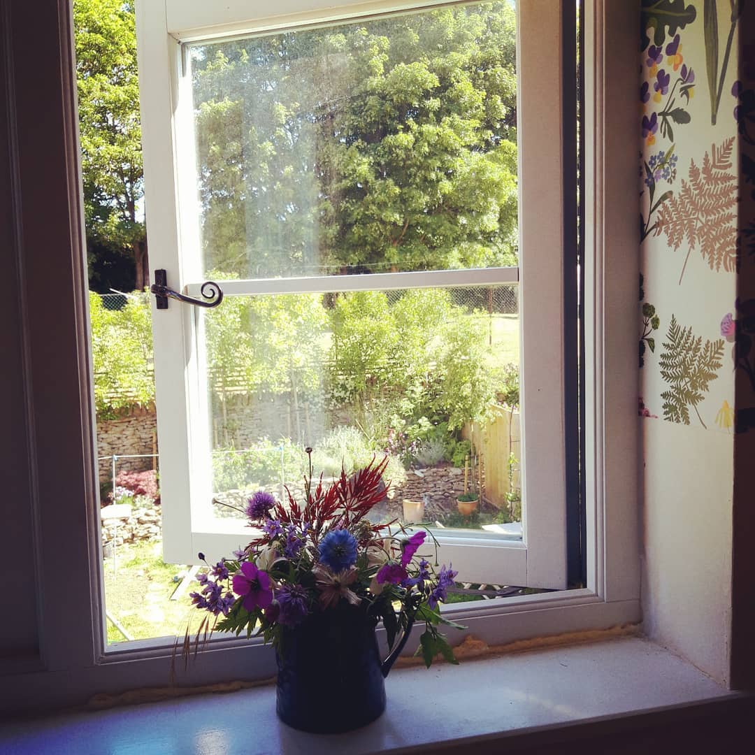 WoodenWindowsUK's tweet photo. What's your view on this beautiful #bankholiday Sunday? ☀️
#showusyourview #throughyourwindow #viewthroughyourwindow #woodenwindows #woodendoors #timberwindows #timberdoors https://t.co/pUIfJwbpAY