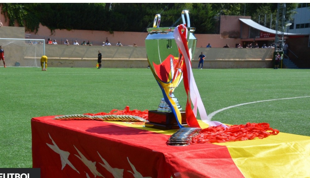 El Fuenlabrada Promesas se proclama campeón de la Copa Federación. Enhorabuena. 
#FiebreAzulFuenla