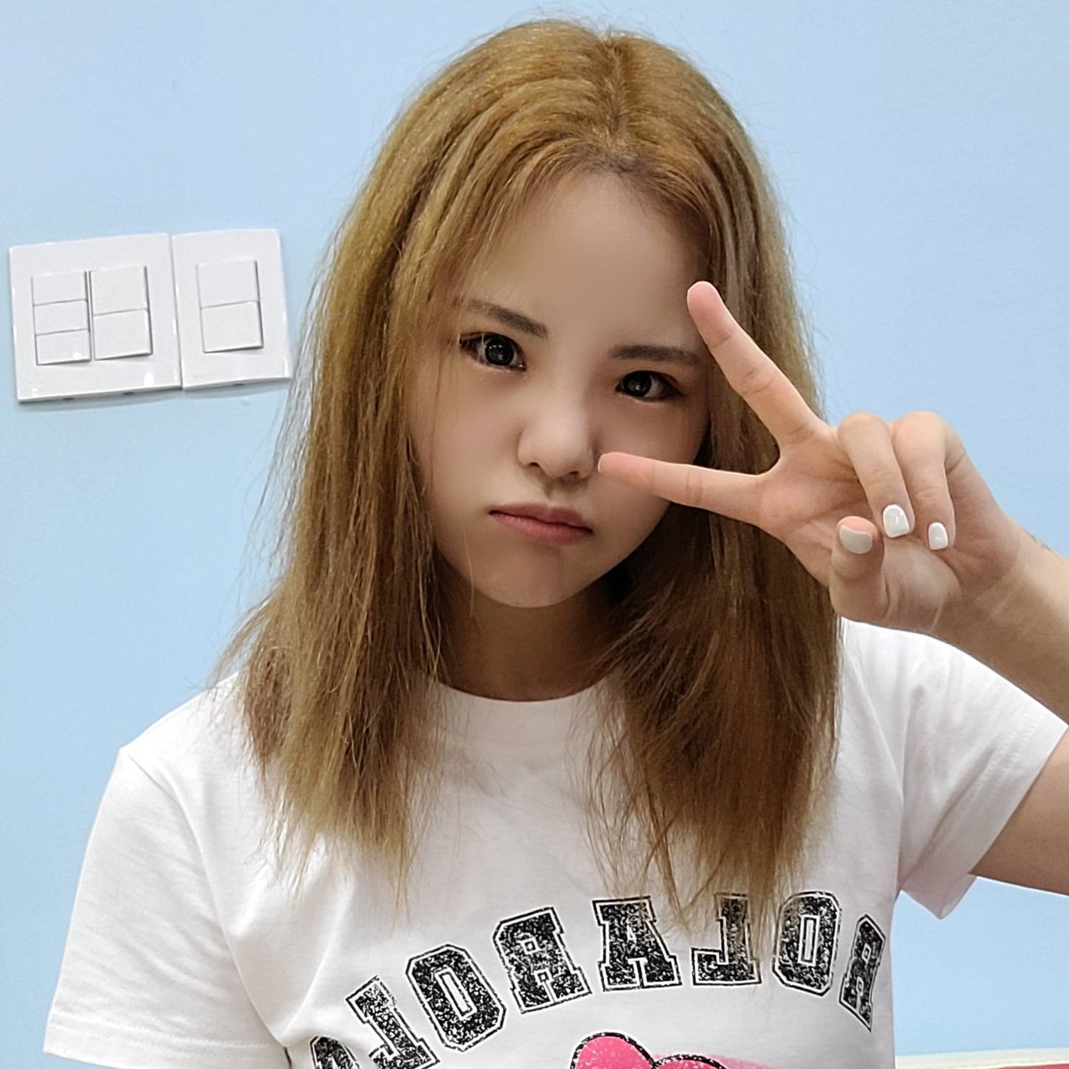 BByuofficial's tweet photo. #소리 #SORI
여러분 많이 기다리셨죠?😂
목소리가 달콤한 🍯소리가 왔어요
전지적BB시점 "소리의 소리를 찾아서"를 아직 안보신분들‼️
내 귀여운 모습들 함 안볼끼가⁉️💕
https://t.co/zGzvPx2GhZ
#SECRETMEMBER
#BEAUTYBOX #BB #뷰티박스 #kpop #idol #byuentertainment https://t.co/YAkseWzKeO