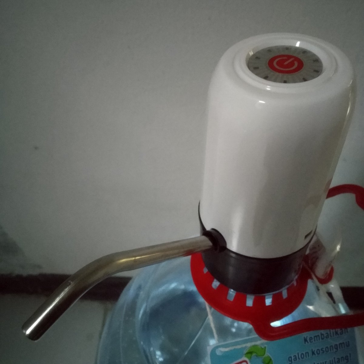 buangkelaut's tweet photo. Ini disebutnya electric pump, beli di tokped bareng gelas dubblin harganya 27.500.
Baru dicoba dan oke kesan pertama tidak mengecewakan.
Pas nyala bisa getar kayak mainan anak cewek :) https://t.co/R4U9P9VDYS