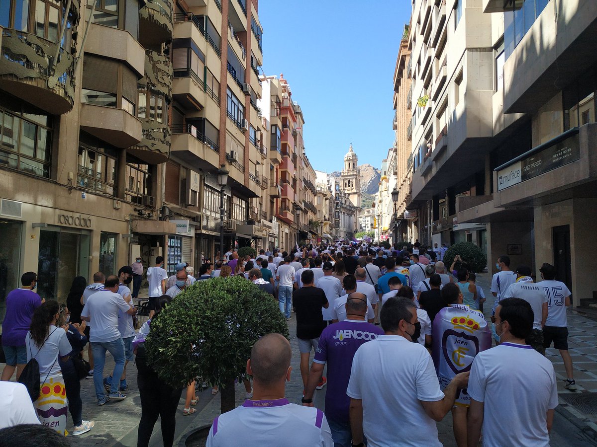 oscarburgos75's tweet photo. 99 años te contemplan.
¿También van a dejar que este sentimiento sea solo un recuerdo?
#sosrealjaen https://t.co/bpFsJkcK3B