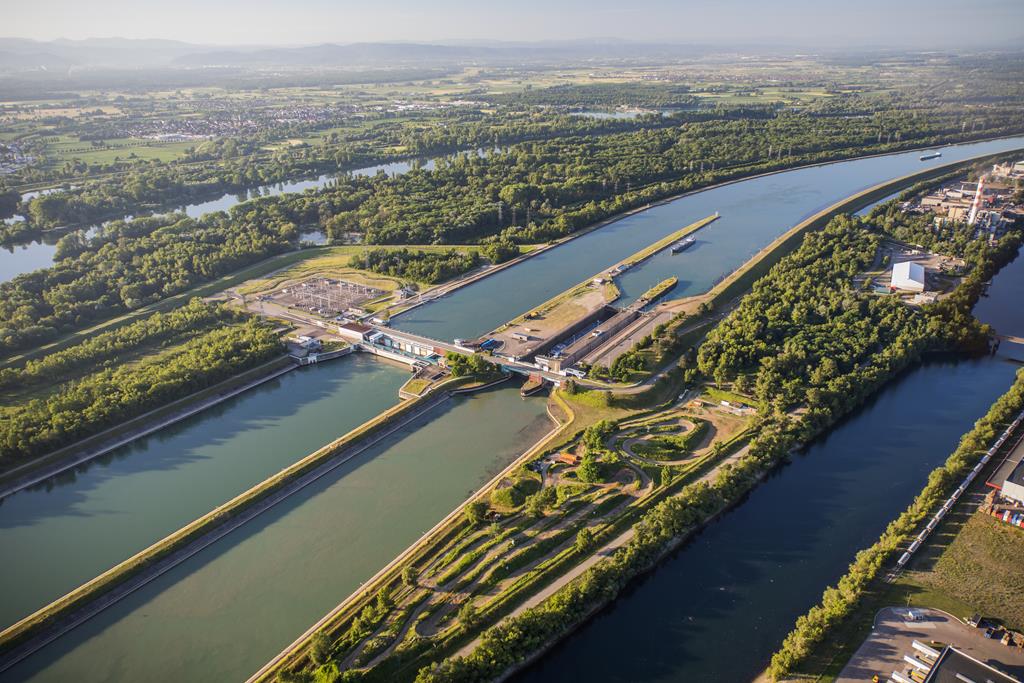 [INSCRIPTIONS] T'as déjà pris l'apéro dans une centrale hydroélectrique EDF toi ?

Viens au #Twapero_SXB du 16/09 : visite privée, concert, croque-monsieur, gaufres, de l'#Alsace à boire, une expo photos du chantier d'il y a 50 ans...

Infos <a href="/SxbGG/">Stras'GΞЯAUD </a>
Résa ➡️ Linktree.com/sxbgg