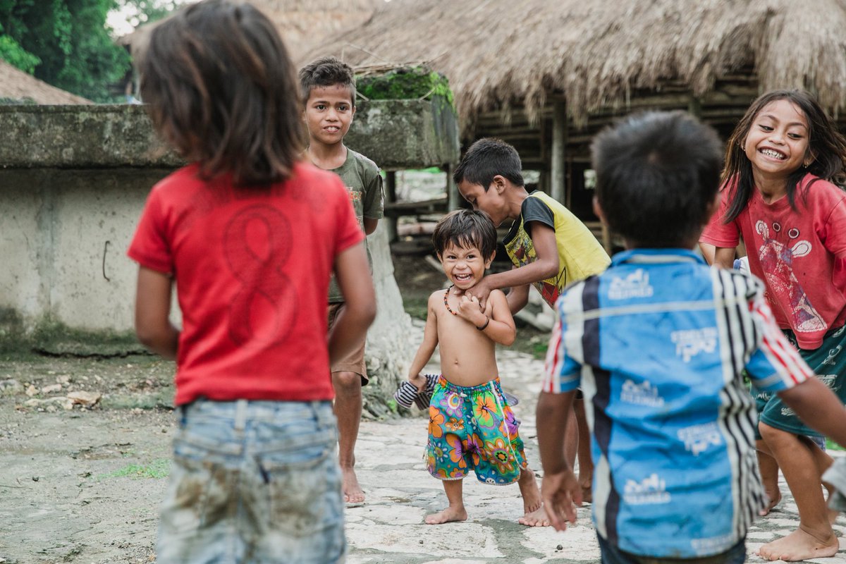 Rock, paper, scissors! In Indonesia, this game is known as suitan and other than that there are over 2.500 traditional games that is handmade in Indonesia. Have you ever made your own toys? Drop a comment below and let us know  ➡️bit.ly/3BpkmIX