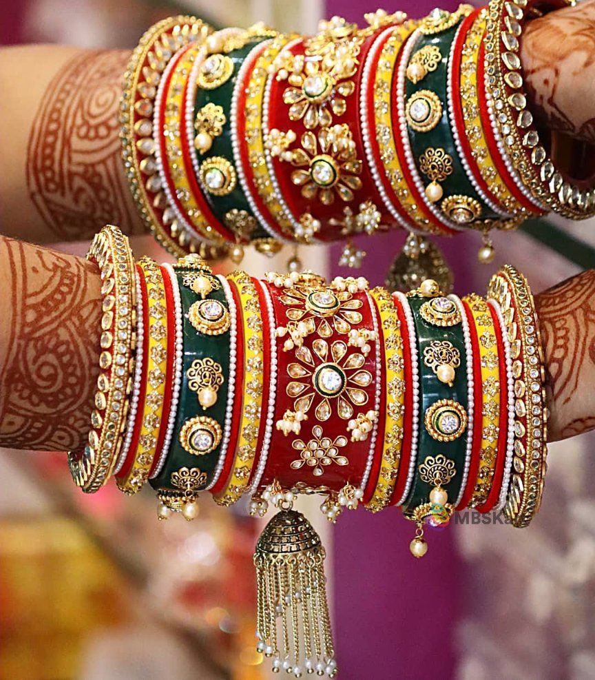 gujarati chuda - Google Search | Bridal bangles, Thread bangles design,  Silk bangles