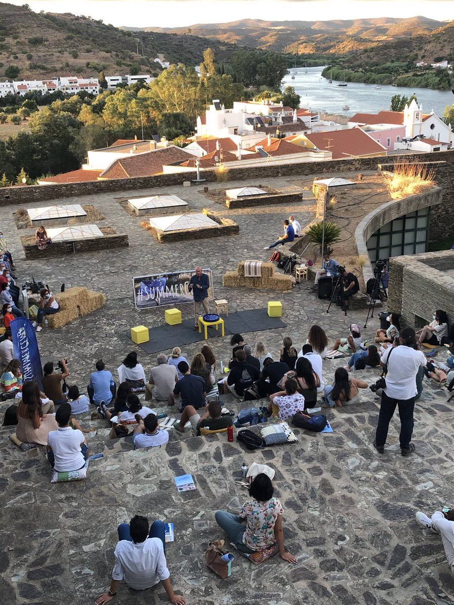 ValedeAlmeidaEU's tweet photo. Estimulante discussão no castelo de #Alcoutim  com os jovens participantes no #SummerCEmp 2021 sobre Brexit, Afeganistão e a “nova fronteira” da construção europeia. Parabéns a todos e em especial à equipa @CE_PTrep https://t.co/D6tFX45YIp