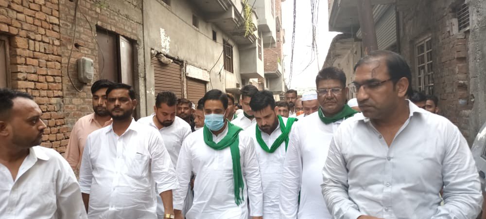 imshaukatali's tweet photo. मेरठ पहुँच कर मरहूम AIMIM पार्षद ज़ुबैर अंसारी साहब के घर वालो से मुलाक़ात की, AIMIM पार्टी मरहूम के परिजनों के साथ है और मरहूम को इंसाफ़ दिलाने की लड़ाई लड़ेगी अल्लाह मरहूम की मग़फ़िरत फरमाए।
#Justiceforzubairansari
@asadowaisi @aimim_national https://t.co/pOhXFFI6RA