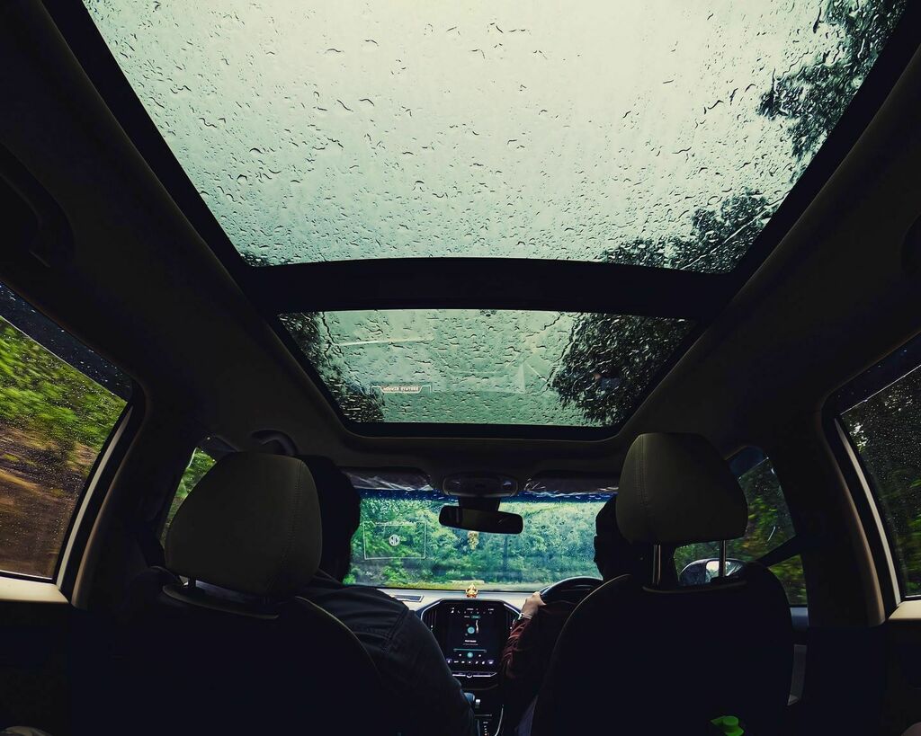 SumanthHolla's tweet photo. Happiness is driving in Western ghats during monsoon!! 
Shot this on the way from yellapura to sirsi.. 
Shot this on @gopro #hero8 
.
.
#goprotravel #goproindia #goprophotography #gopro #goprohero8 #travelkarnataka #karnataka #karnatakatourism #carsofins… https://t.co/q704DT4Dcg https://t.co/46JSu2qyb0