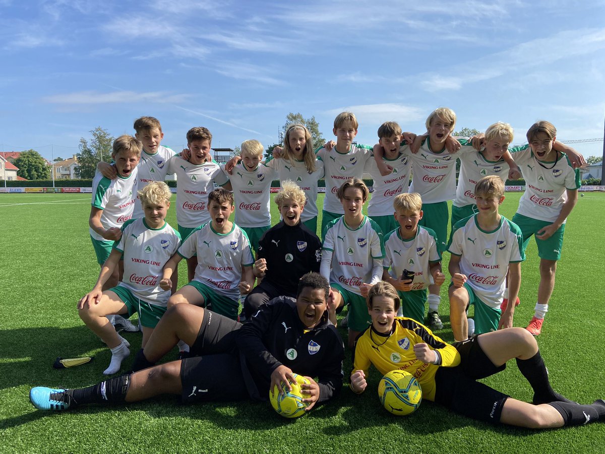 3 pistettä viimeisestä sarjaottelusta FC Halikkoa vastaan aurinkoisella Wiklöf Holding Arenalla. Pelit jatkuvat P14 Ykkösen ylälohkossa! <a href="/IFKMariehamnP07/">IFK Mariehamn P07</a>