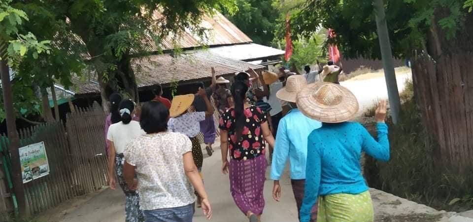 2021Revtweets's tweet photo. Protest against military dictatorship by residents from Shwebo, Sagaing 
#KyawMoeTunRepresentsMyanmar
#WhatsHappeningInMyanmar
#Aug29Coup https://t.co/HwdM6ACSWD