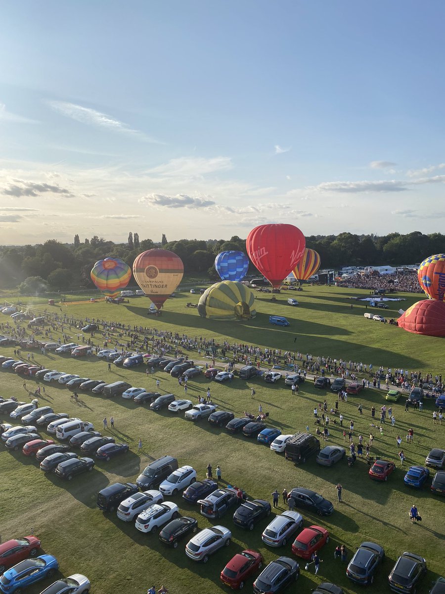 NDBalloonClub's tweet photo. Taking part in last night’s mass launch from York Racecourse at the #YorkBalloonFiesta. Beautiful sight! https://t.co/b5GHuwbECD