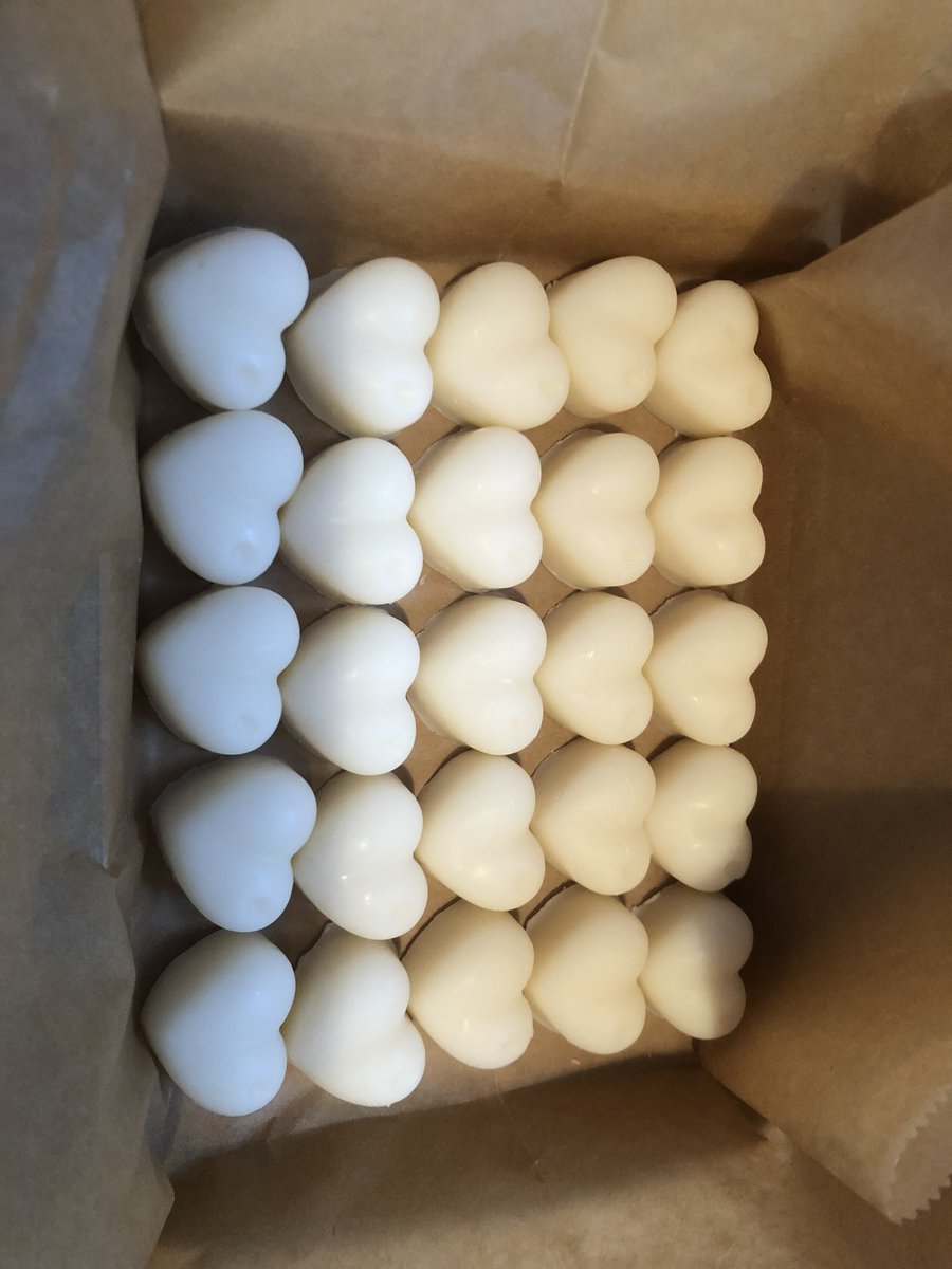 PaulaSpraggon's tweet photo. https://t.co/FB59ssBun6 Half price sale. Box of wax melts now just £5!!
#waxmelts #letterboxgifts #HomeSweetHome https://t.co/ZBu32dAUd4