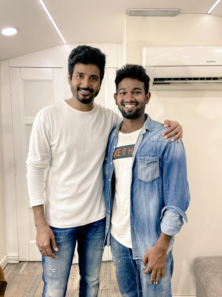 Michael_Deva11's tweet photo. Once again with the people most favourite @Siva_Kartikeyan ❤️🙏
#Inspiration #DON #sk #shivakarthikeyan #Doctor #ayalan @SKProdOffl @AllIndiaSKFC https://t.co/rG5z47njOz