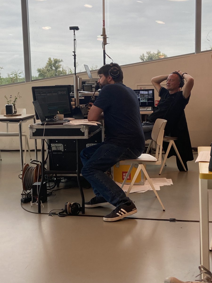 Daniël en Menno van Vroege Vogels zorgen achter de schermen dat alles technisch goed gaat.