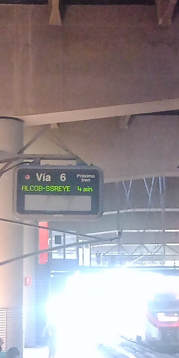 Llevo esperando al tren en Atocha desde las 7:40 solo quiero ir a trabajar no recorrerme la península a pasado una hora y no estoy ni montado <a href="/Inforenfe/">InfoRenfe</a> <a href="/saltabloqueos/">CercaniasMadrid te Bloquea</a> <a href="/BloqueosRenfe/">CercaniasMadrid te Bloquea</a>  en Renfe me tienen bloqueado parece que @ALCBDS_Ayto nones importante para <a href="/MADRID/">Ayuntamiento Madrid</a>