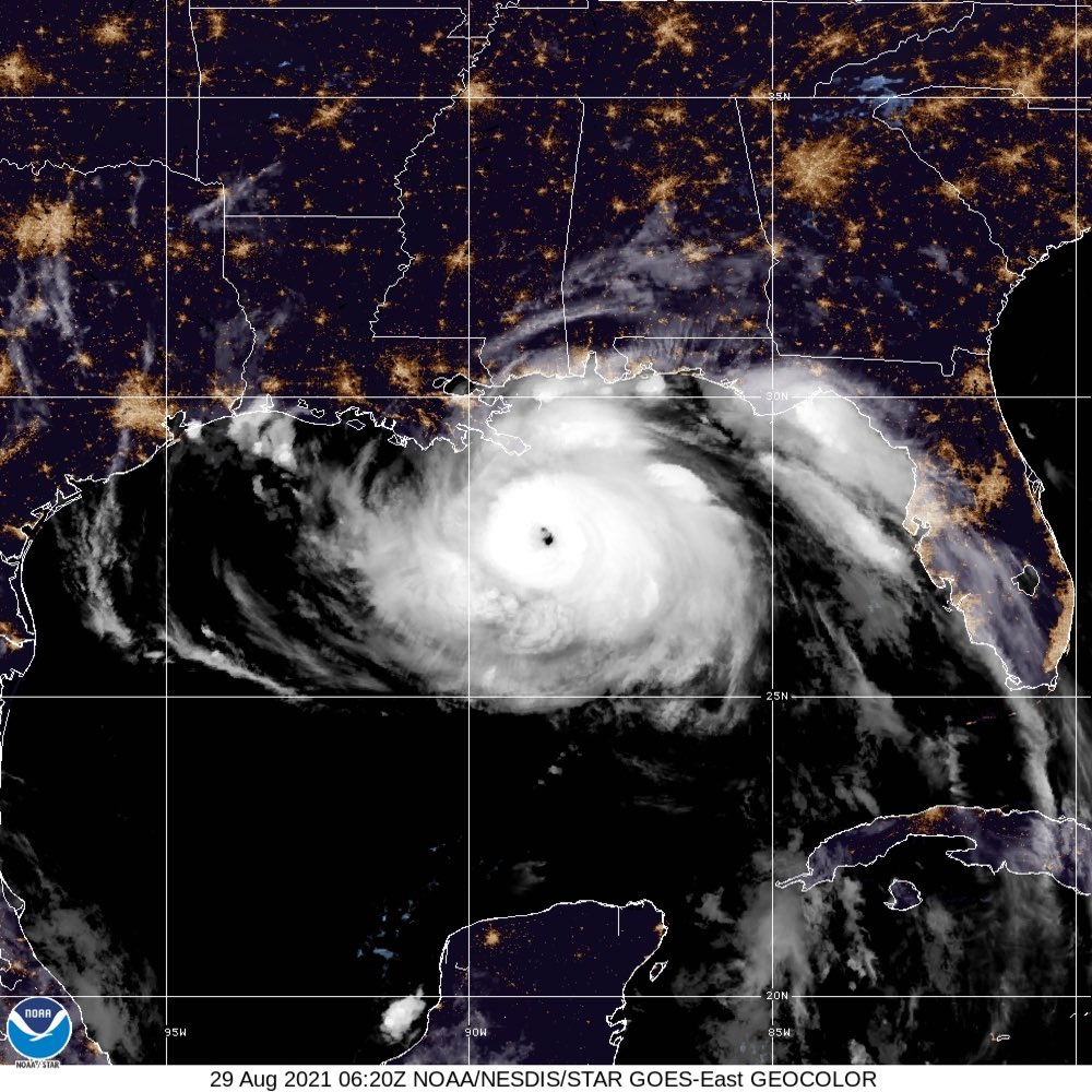 SkyAlertStorm's tweet photo. #Ida se ha intensificado muy rápido a categoría 4 con vientos de 215 km/h.

Extremadamente peligroso huracán impactando la misma zona que Katrina, mismo día de hace 16 años. https://t.co/yBJ85HbxPA