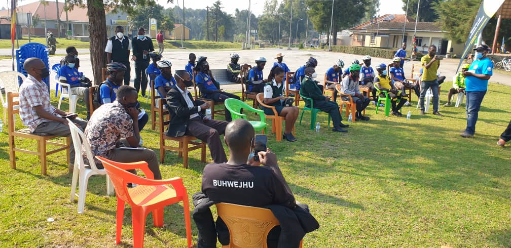 Dr_JibCares's tweet photo. Welcome to #Rwanda! Earlier today, our @jumuiya cyclists got cleared to enter @RwandaGov @RwandaMFA to continue with a peaceful ride of promoting Env'tal justice. Our #Theme: "Green Africa Experience Africa-Integrate Humanity" we continue to grow #20trees at every stop points. https://t.co/bbnjMB45K0