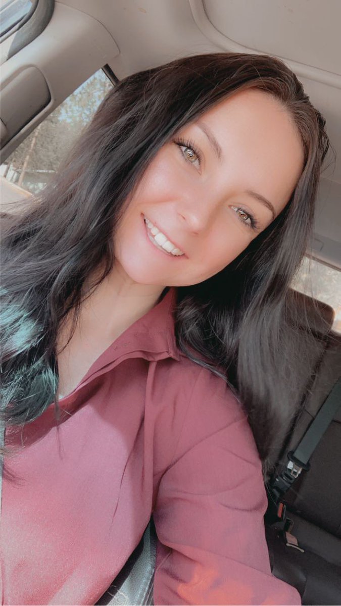 Lnuhh's tweet photo. B4 work selfies https://t.co/Q9tVv9XEac