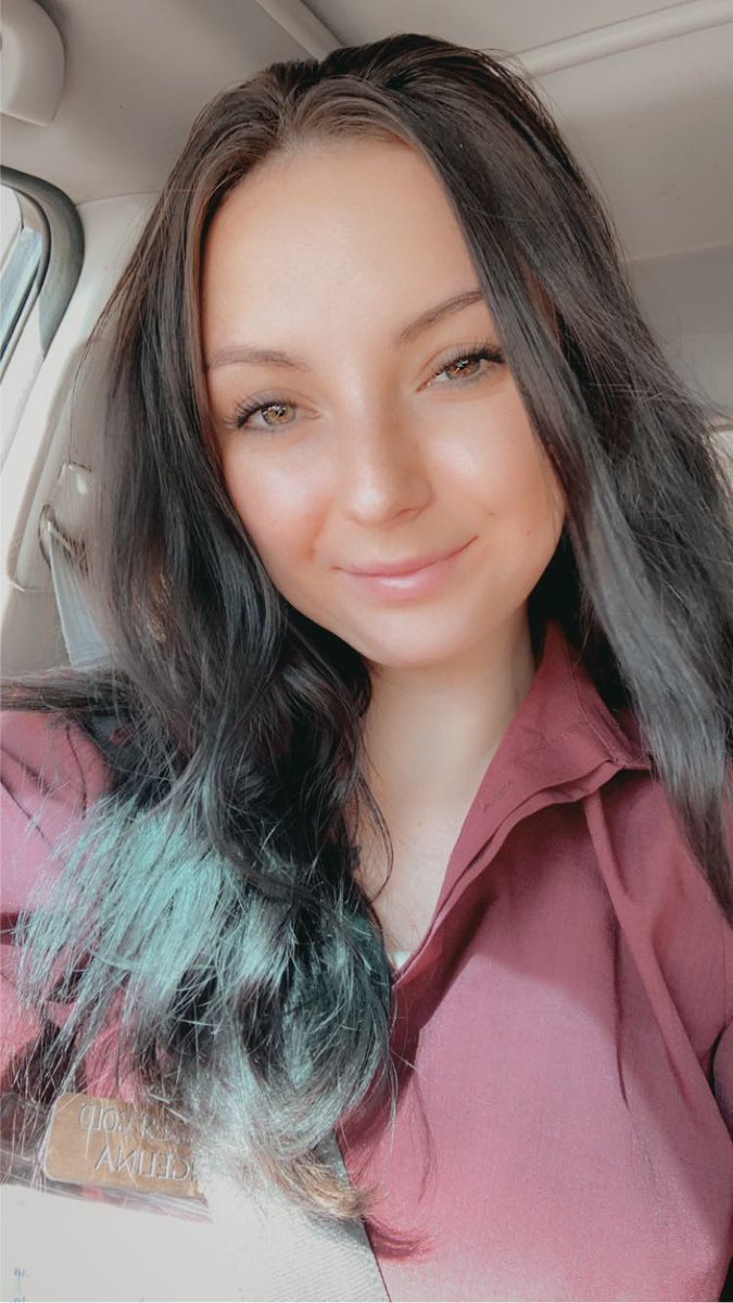 Lnuhh's tweet photo. B4 work selfies https://t.co/Q9tVv9XEac