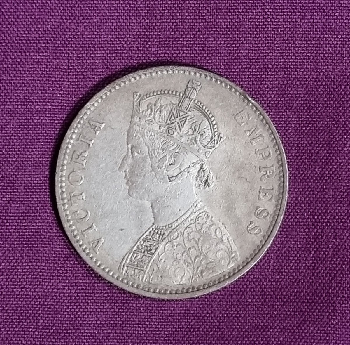 GayathriSrinath's tweet image. #QuarantineTimepass  Look what we found from the oldest cupboard while doing some cleaning to pass time - Old Coins. It felt like holding a piece of history in my hands.
1. One Rupee from 1877 at the time of  Empress Victoria