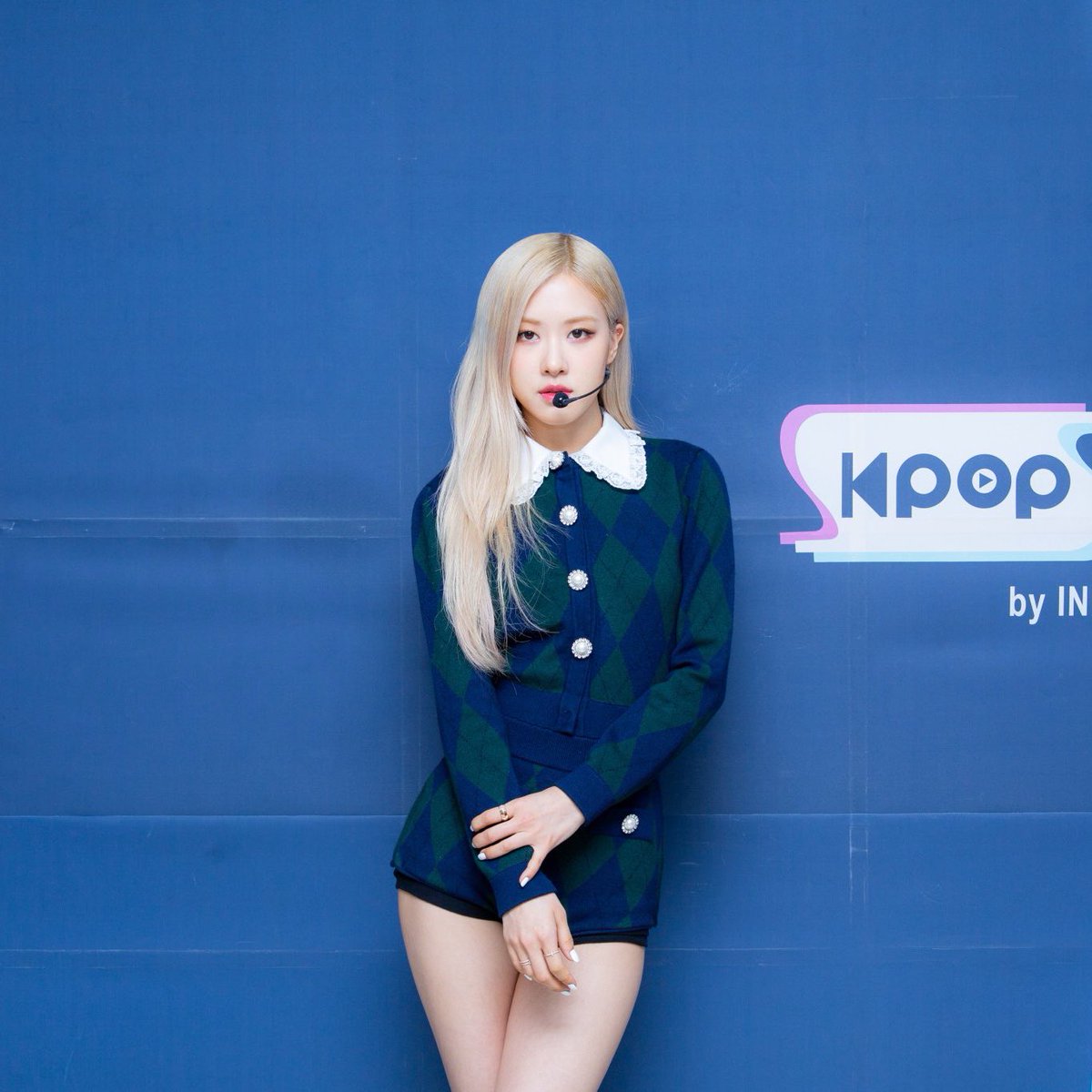 rosiepozsie's tweet photo. First of all best luck with your stage today, bae.

We ain't french fries but we are tall, blonde &amp; gorgeous. Are we too obvious hinting a collab on your upcoming Album, Somi? @somsomiO3O1 https://t.co/uWBYLTB3bb