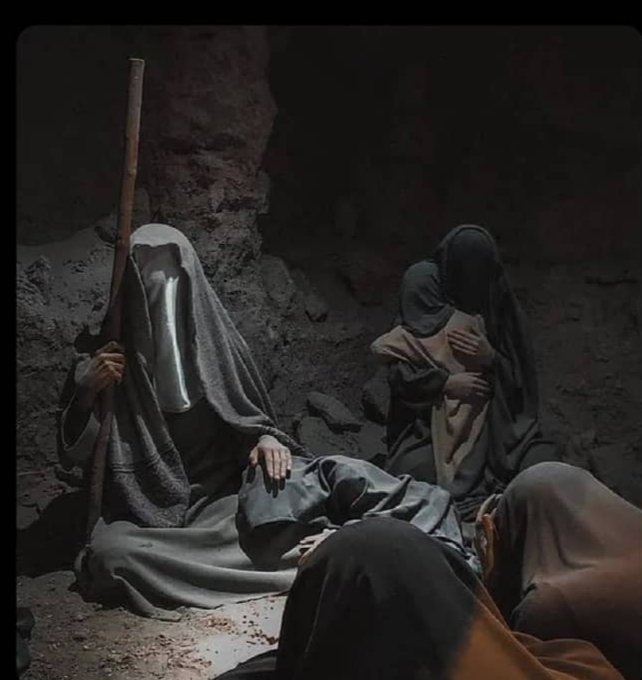 ALIWALEY8's tweet photo. Aye Shimr(L) Sakina (a.s) ko ab na maar tamache______
Ehsase yateemi hi badi Sakht saza hai___💔💔😭😭
#hayesakina
#AliWaley https://t.co/7sNF9j1SwP