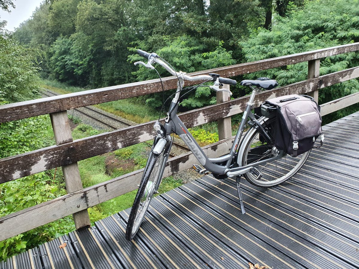 MissMcNus's tweet photo. Van wie is deze fiets de brug nrd Esmarkerrondweg @Handhaving053 @POL_Enschede https://t.co/FRhv4AuE0w