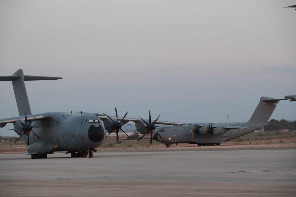 Ministerio Defensa (@defensagob) on Twitter photo Buenos días!!! Aquí os dejamos unas impresionantes imágenes de los A400M del Ala 31 del <a href="/EjercitoAire/">Ejército del Aire y del Espacio</a> tomadas ayer en Zaragoza. Son los aviones utilizados durante la evacuación de Afganistán👏👏👏 Buenos días!!! Aquí os dejamos unas impresionantes imágenes de los A400M del Ala 31 del <a href="/EjercitoAire/">Ejército del Aire y del Espacio</a> tomadas ayer en Zaragoza. Son los aviones utilizados durante la evacuación de Afganistán👏👏👏