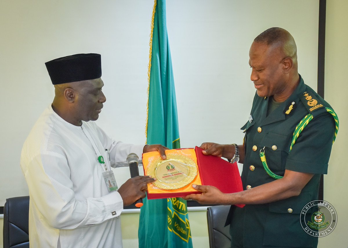 Gha_Immigration's tweet photo. The Senior Course 43 of the National Institute of Policy and Strategic Studies (NIPSS), paid a day's working visit to the Ghana Immigration Service, National HQ on the 27th of August, 2021. They were taken through "Ghana Immigration Service and its Role in Policy Implementation". https://t.co/OvQl9mowOO