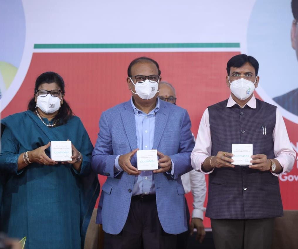 BharatBiotech's tweet photo. It was an honor to have Hon’ble Union Health Minister Shri. @mansukhmandviya launch the 1st commercial batch of COVAXIN® manufactured in #ChironBehring Vaccines facility at #Ankleshwar, Gujarat.

#BharatBiotech #COVAXIN #IndiaFightsCorona #Covid19 #NewsUpdate https://t.co/XdwhadQ3t6